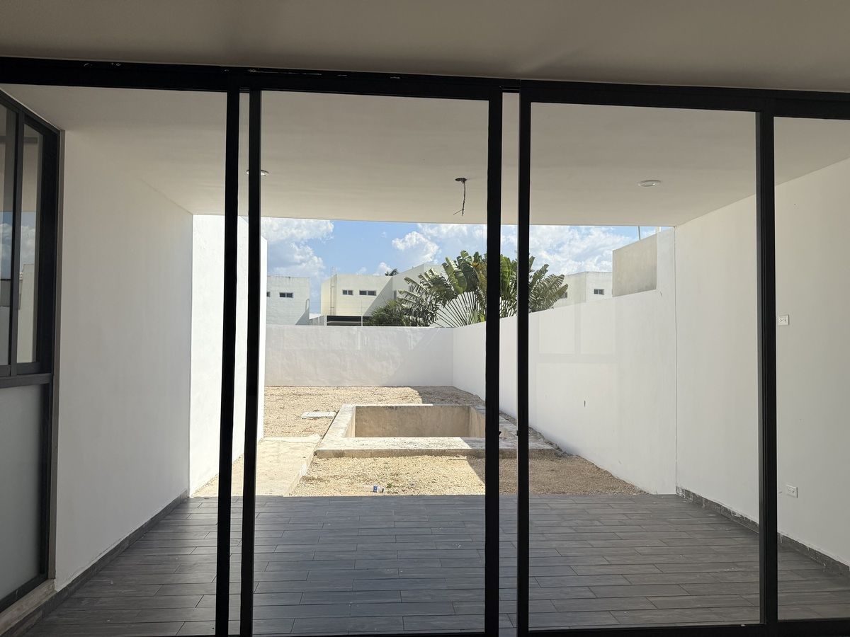 3 of 22: Terraza