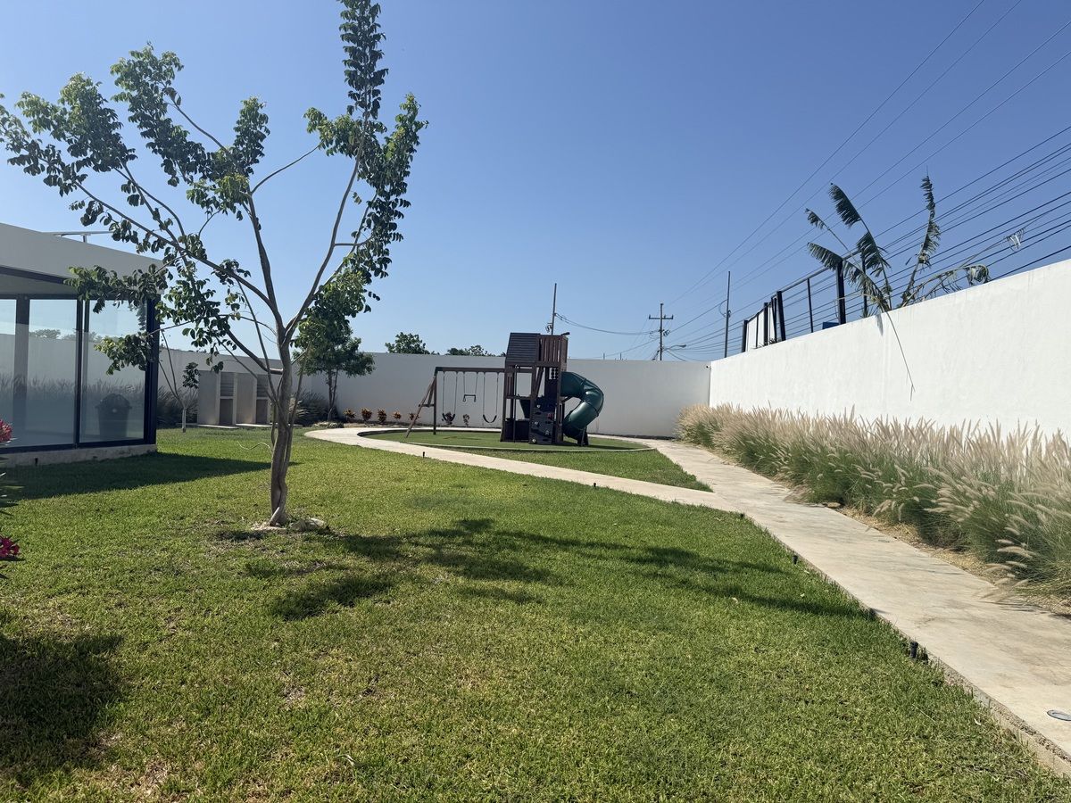 13 de 22: Área de Juegos Infantiles