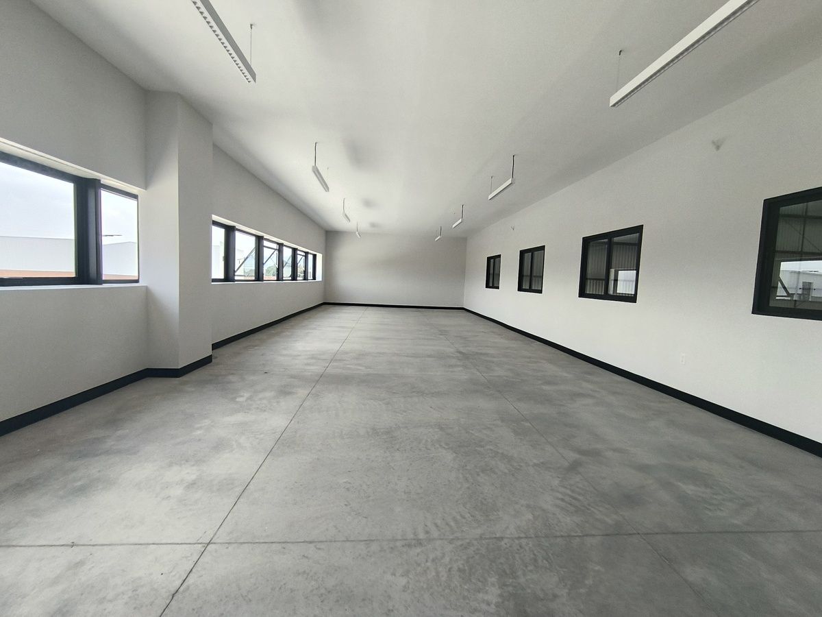 5 de 8: INTERIOR OFICINAS