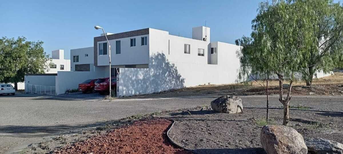 Casa en Venta Juriquilla Campestre – 4 Rec, Jardín, Alberca
