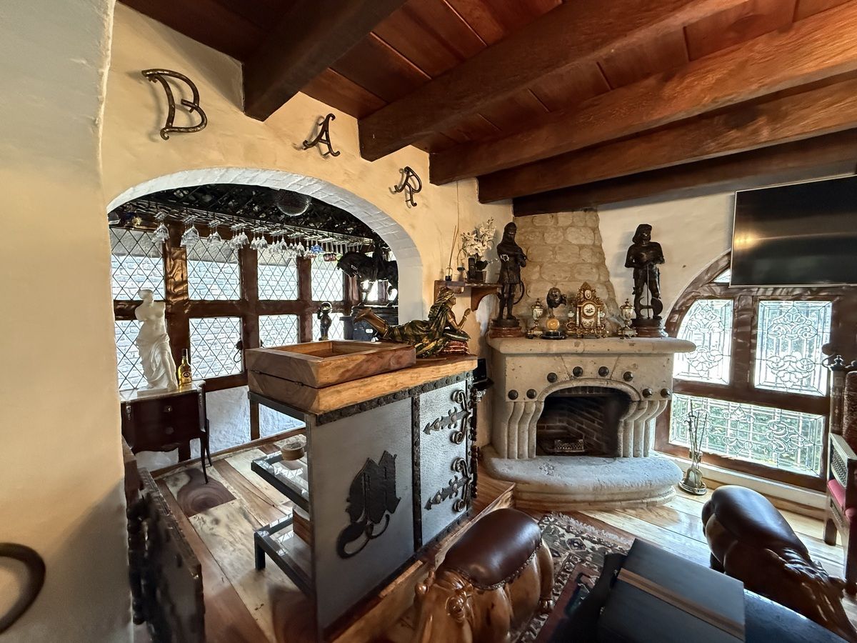 5 de 24: Sala con chimenea