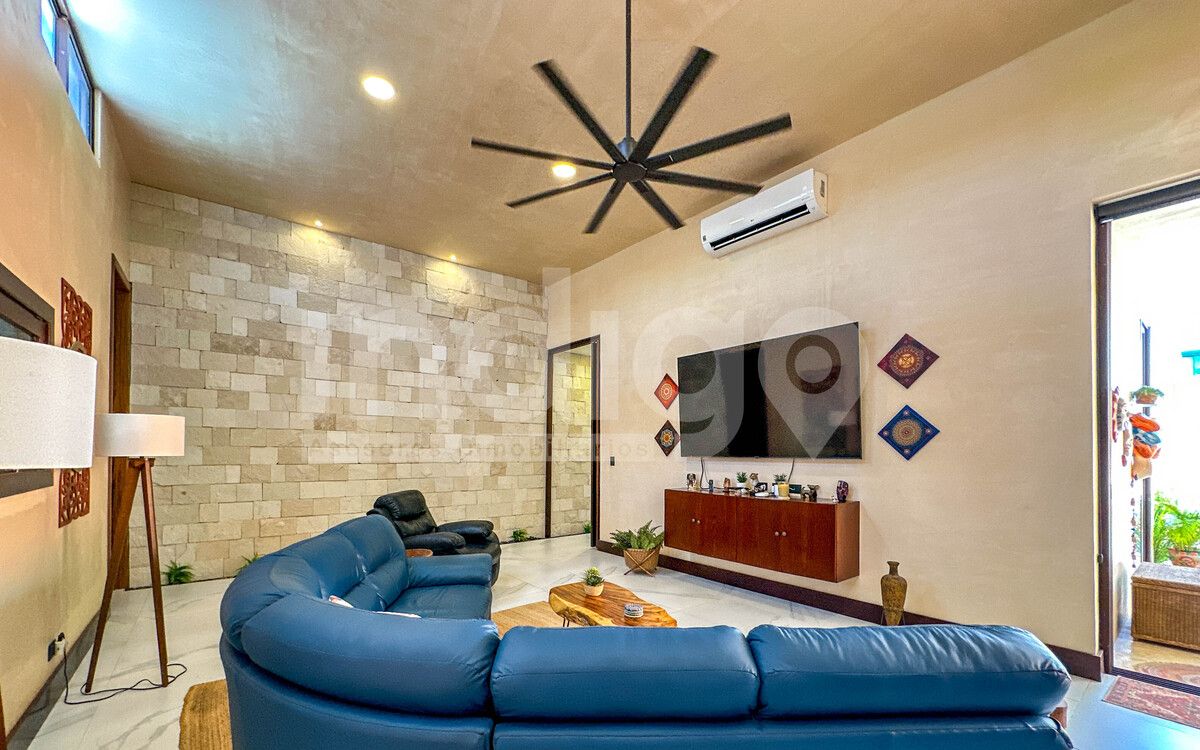 5 of 43: Sala