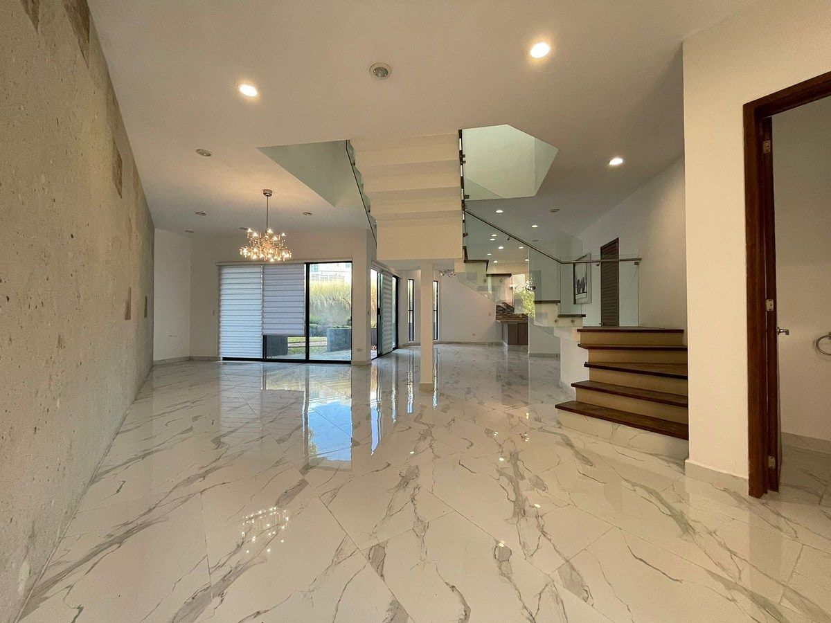 Casa en Venta con Acceso Directo a Amenidades, en Cumbres del Lago, Juriquilla