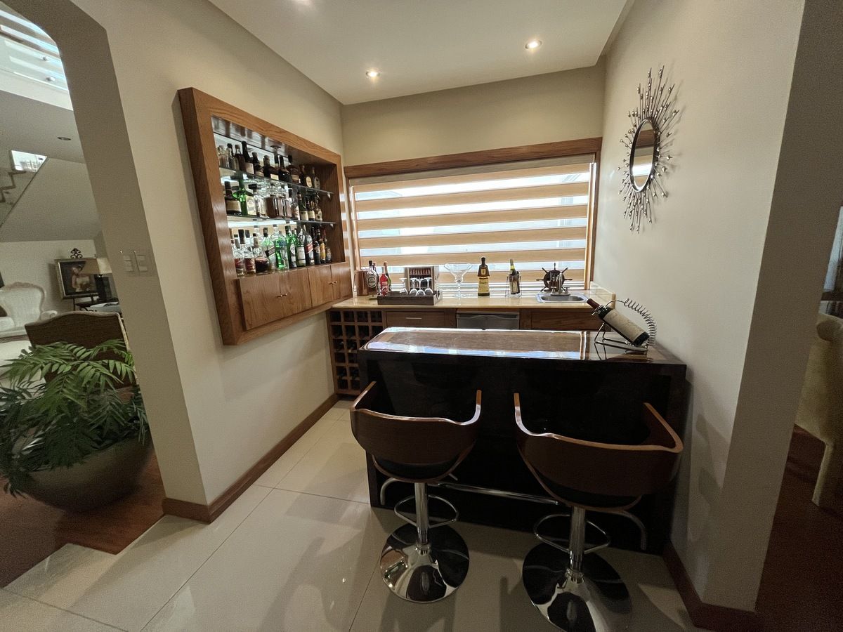 6 of 22: BAR EN PLANTA BAJA