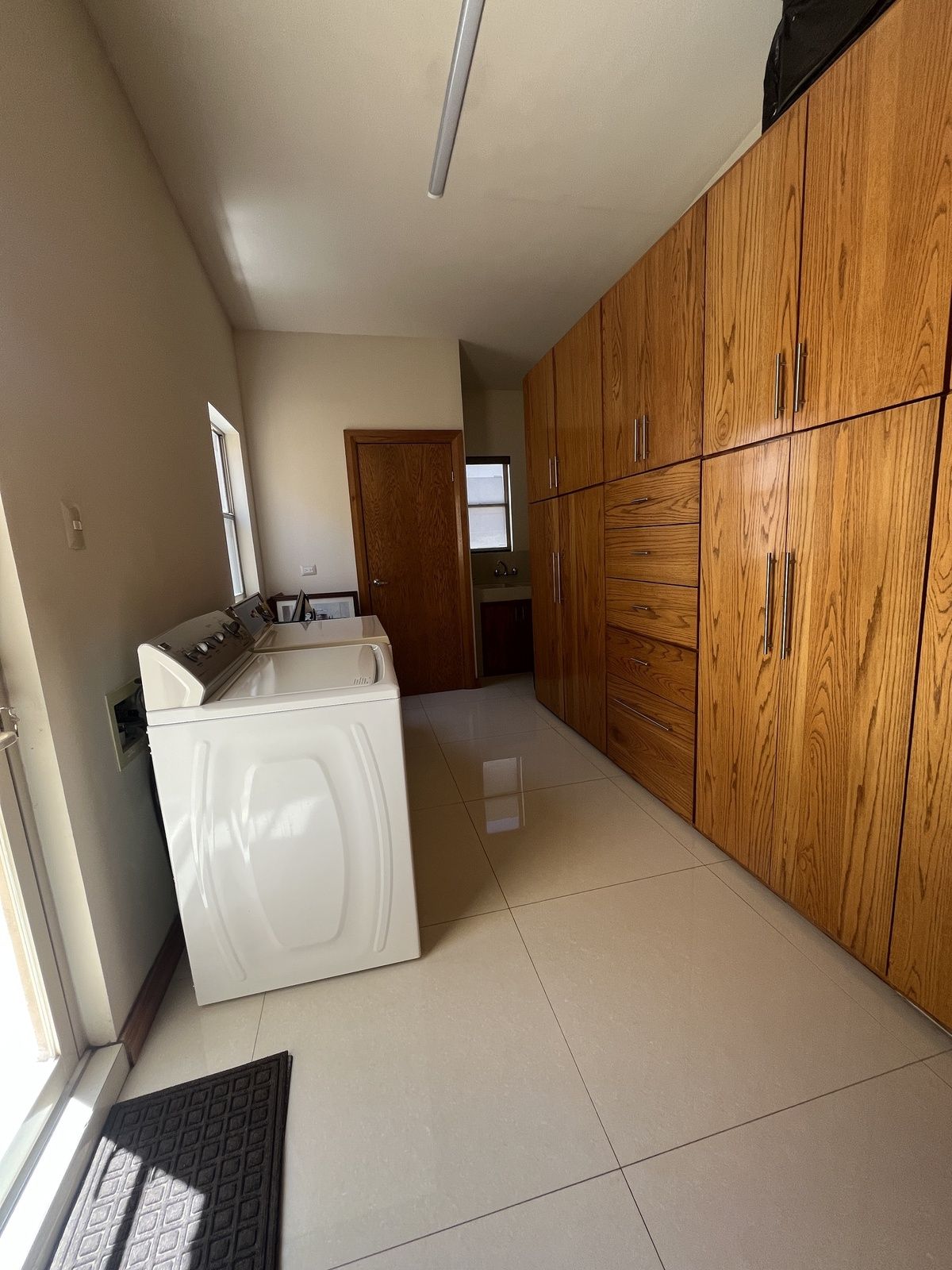 12 of 22: LAVANDERÍA CON MEDIO BAÑO CLÓSET Y ACCESO ESCALERA P BAJA