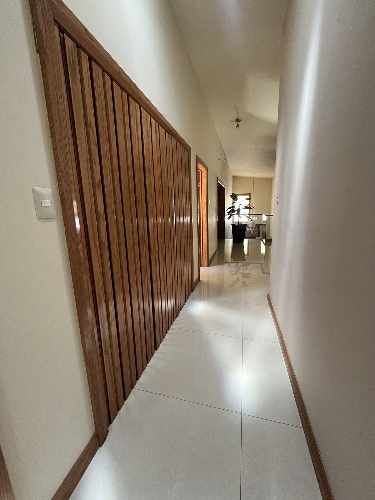 13 of 22: PASILLO CORREDOR EN PLANTA ALTA