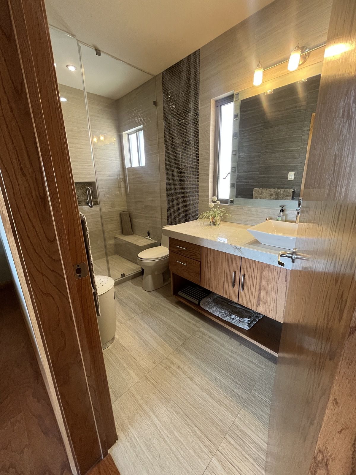 15 of 22: BAÑO DE RECÁMARA