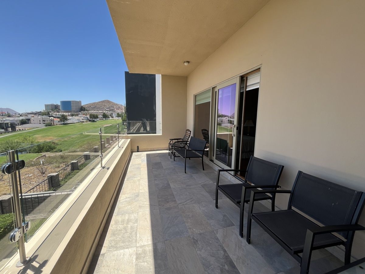 17 of 22: TERRAZA CON VISTA AL CAMPO DE GOLF