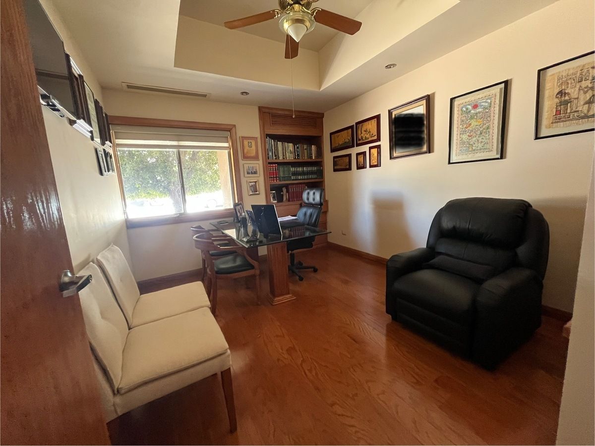 21 of 22: OFICINA CON MEDIO BAÑO Y CLOSET