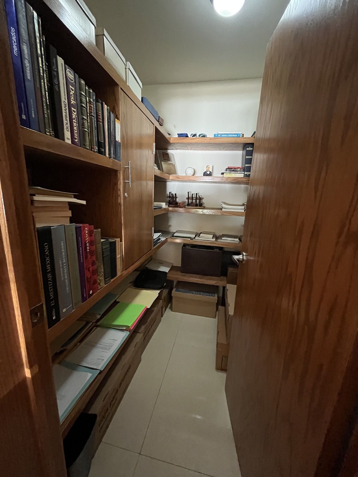 22 of 22: CLÓSET OFICINA