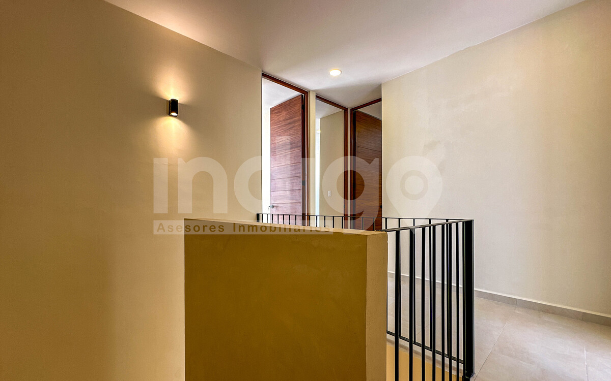 12 de 42: Escalera Planta Alta