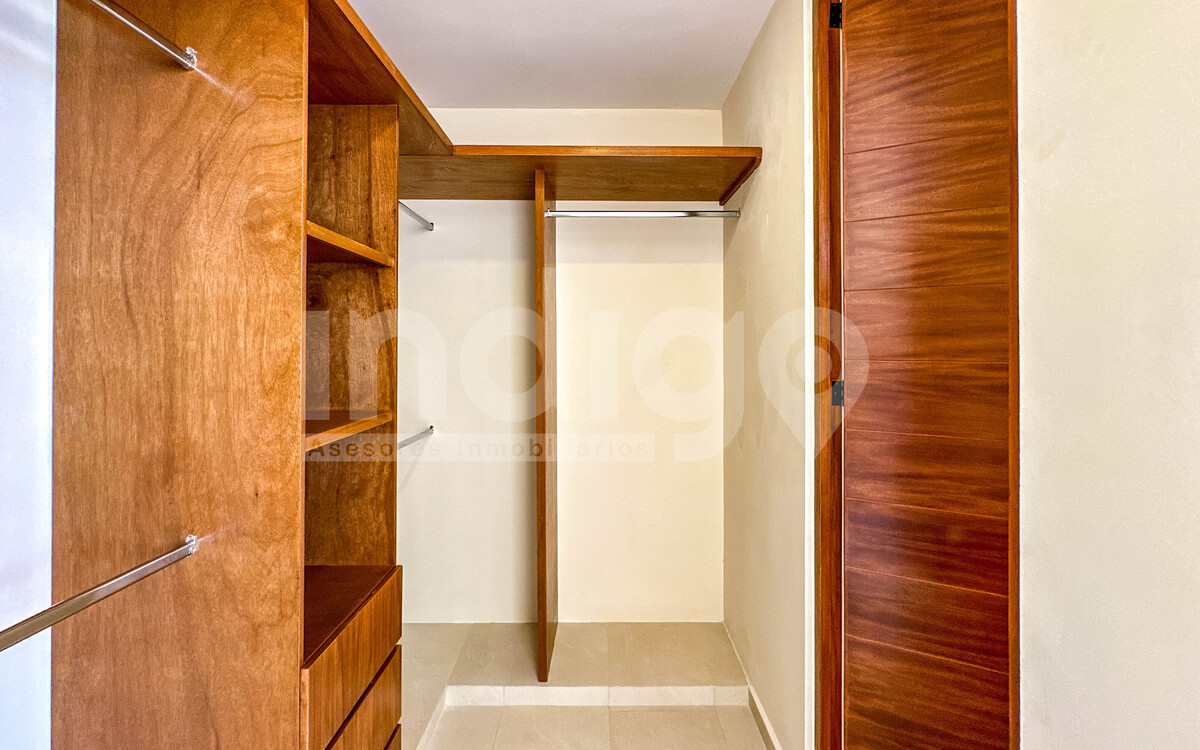 17 de 42: Vestidor Recámara Principal