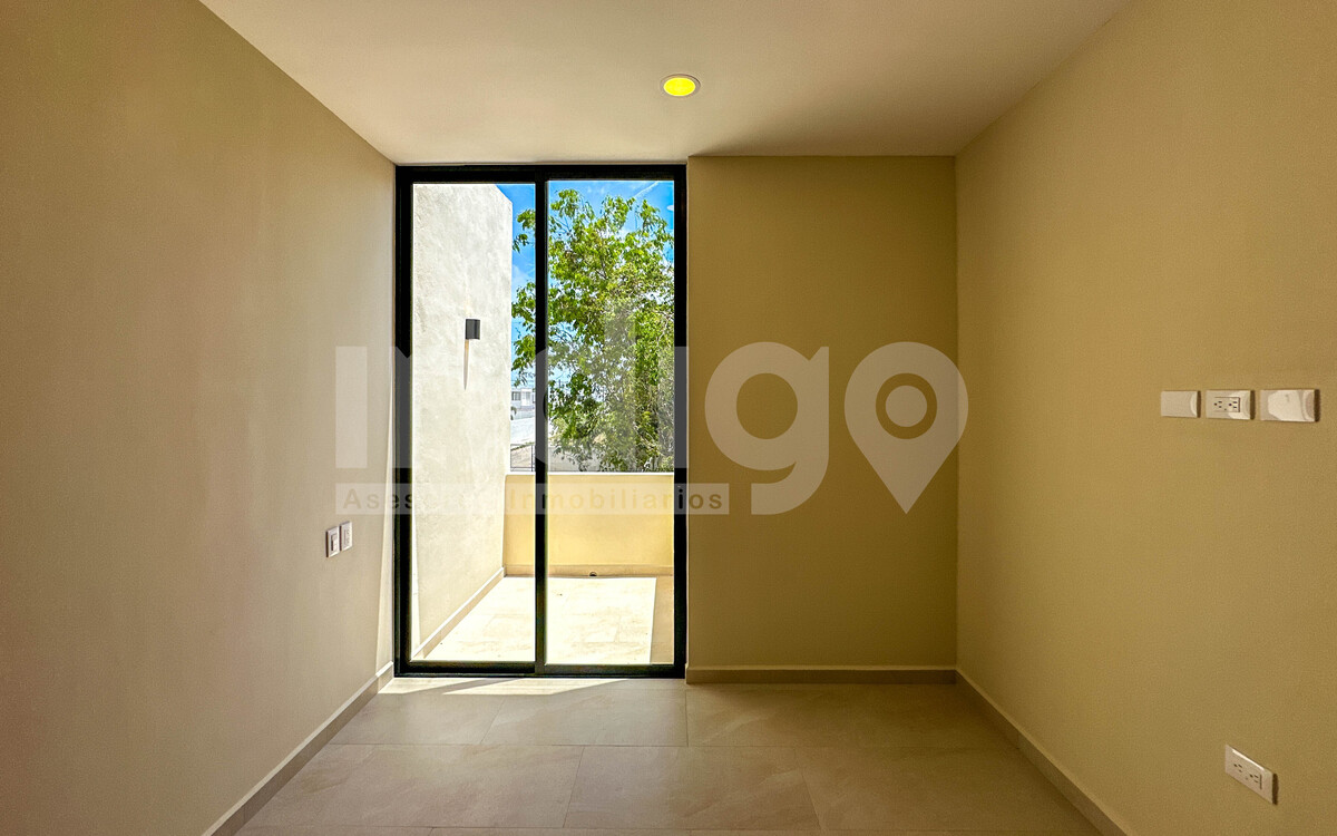 21 de 42: Recámara Secundaria 1 con Balcón