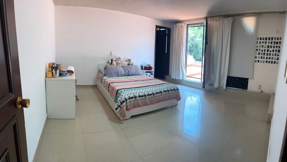recámara secundaria con vestidor y baño completo, foto 7 de 18