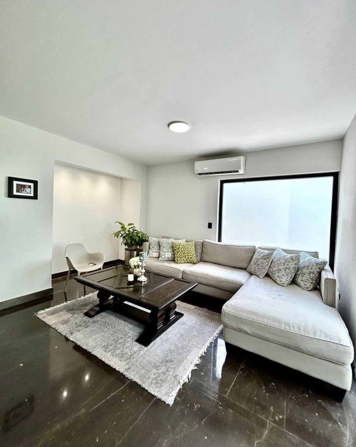 2 of 23: Sala
