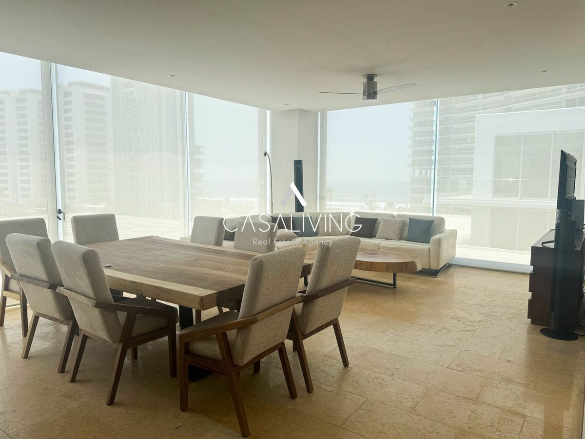 4 of 14: Sala comedor