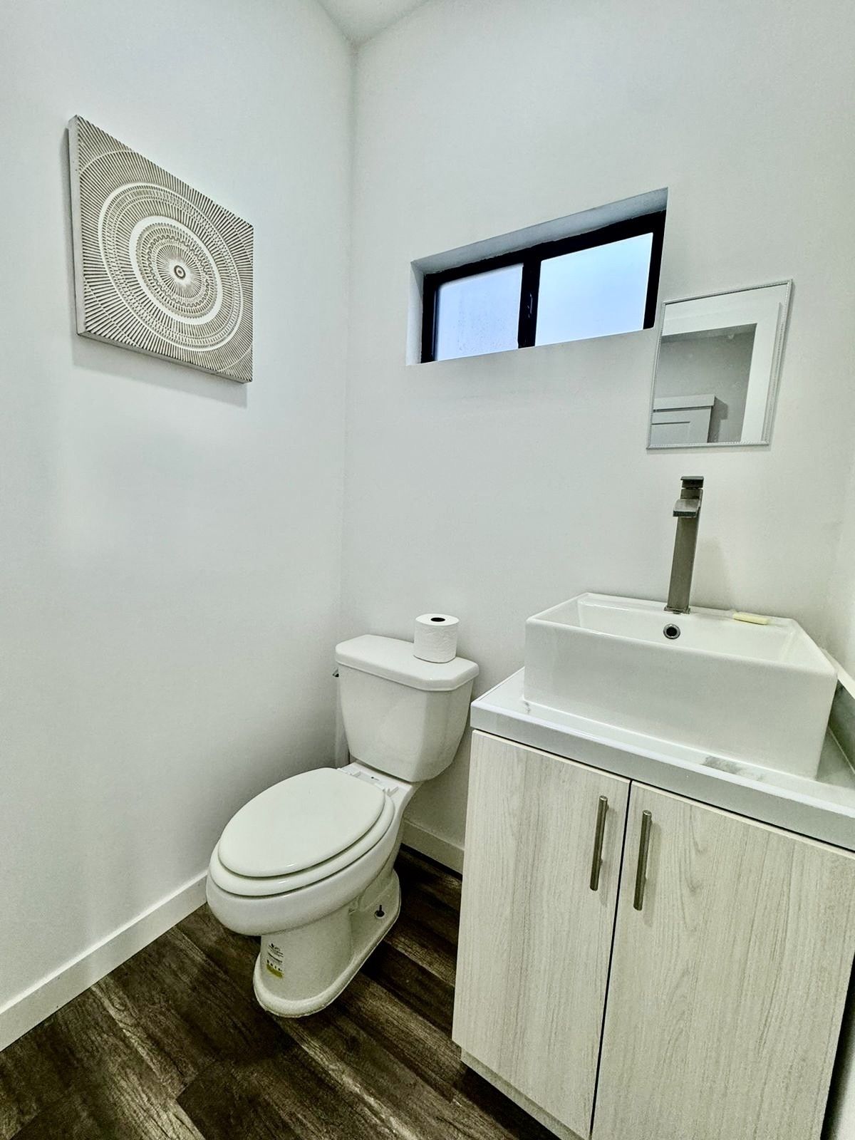 3 de 15: Medio baño