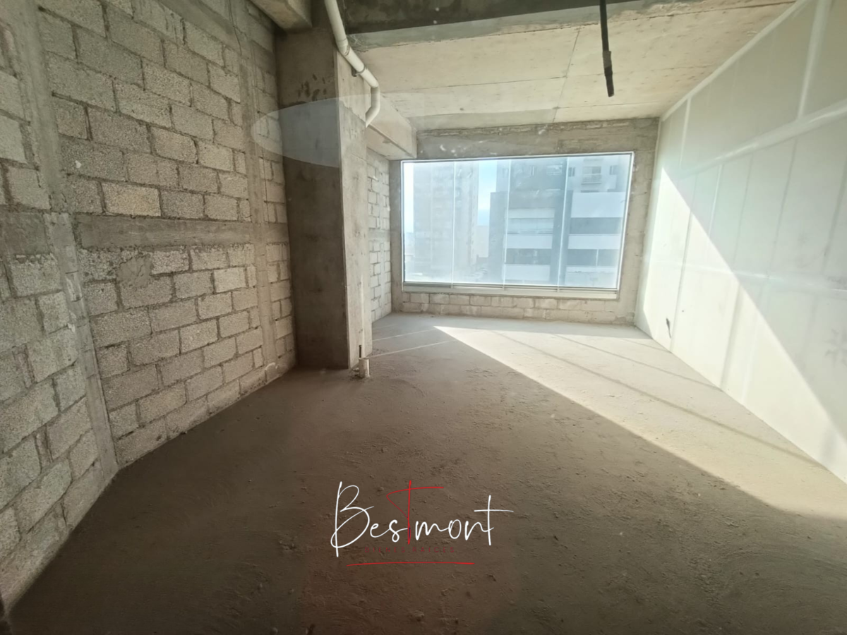 3 de 8: Interior local