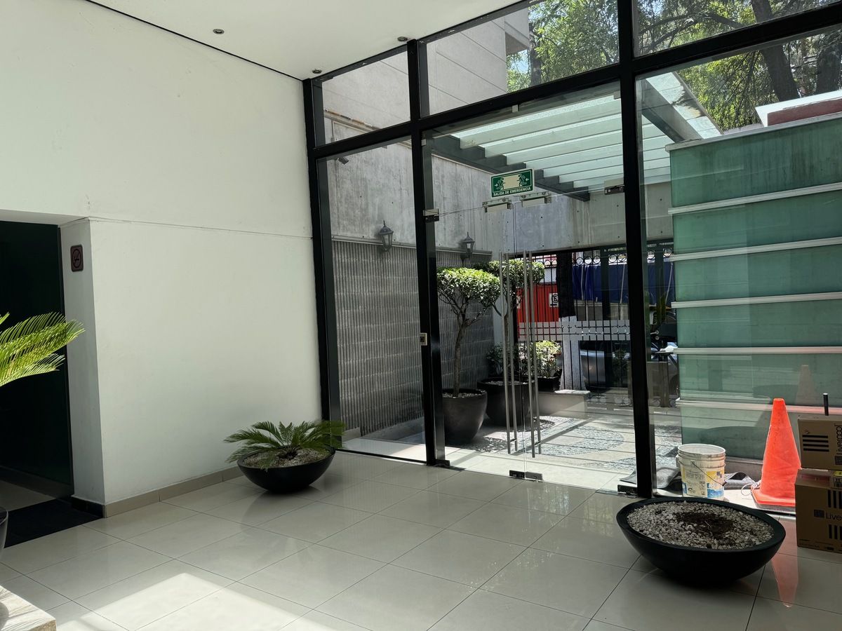 25 de 30: Entrada peatonal