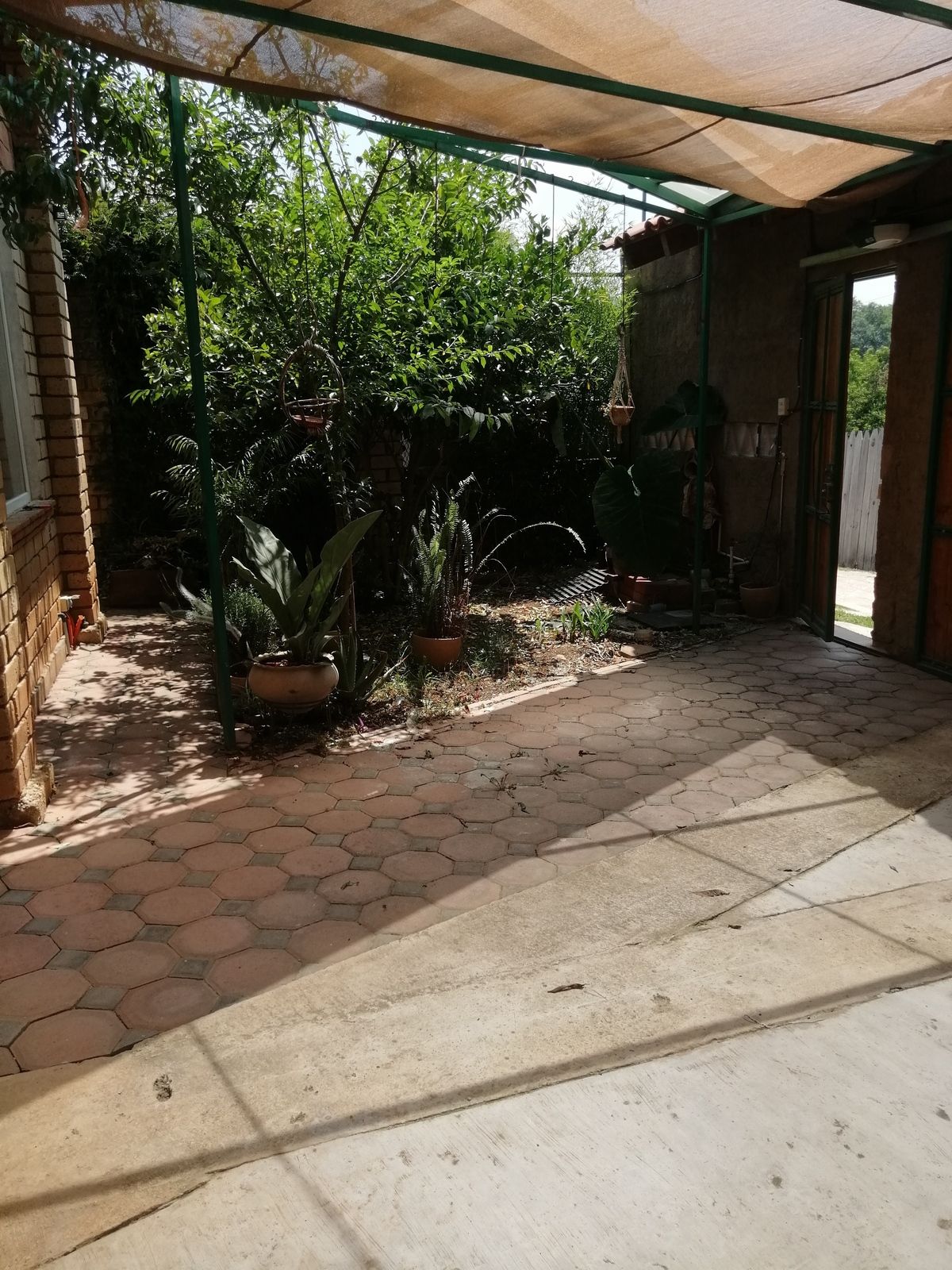4 of 29: Patio frente