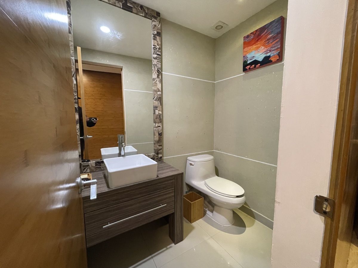 4 de 24: Baño visitas