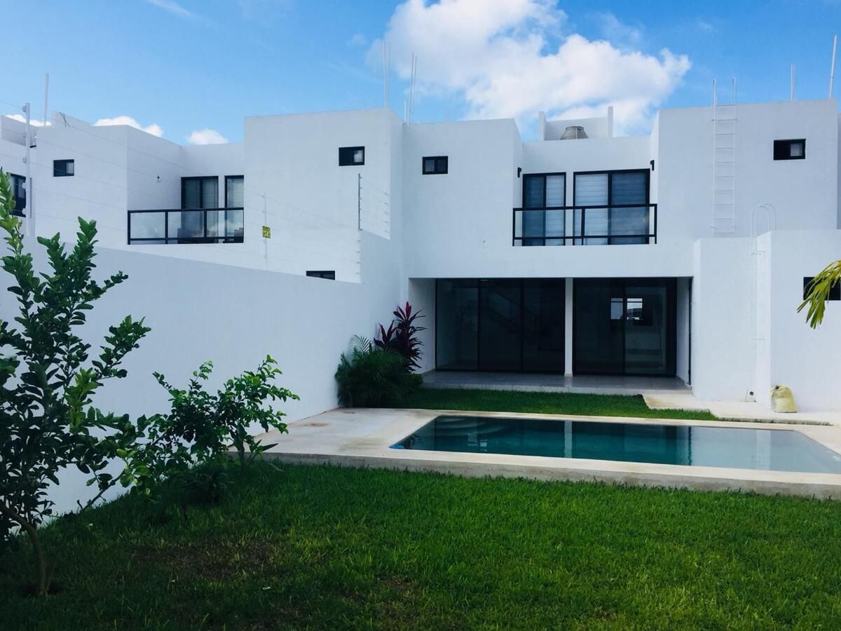 1 of 7: Vista desde la piscina