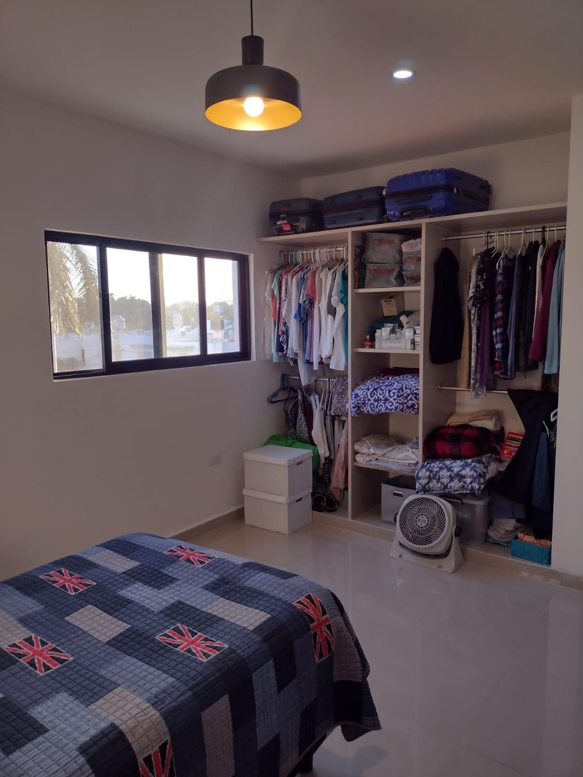 4 de 7: Cuarto con ventilación, amueblado