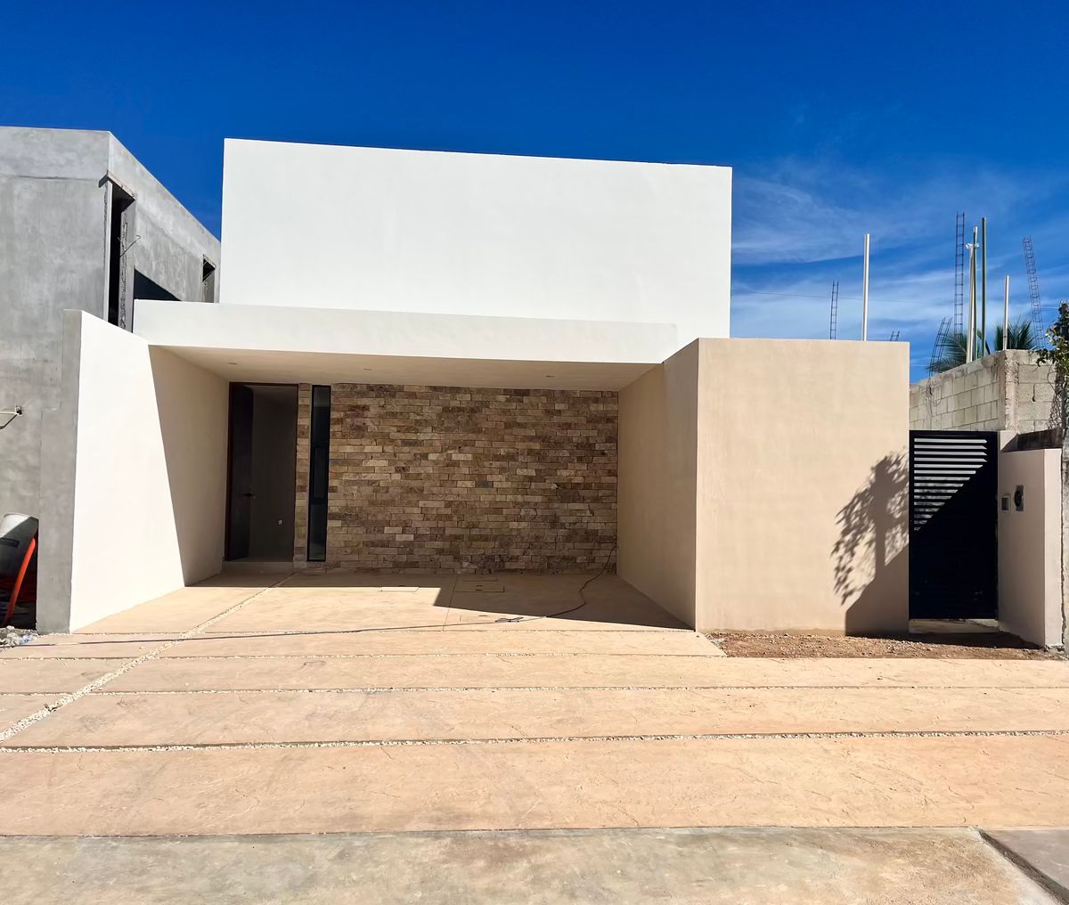 1 de 21: Fachada Principal