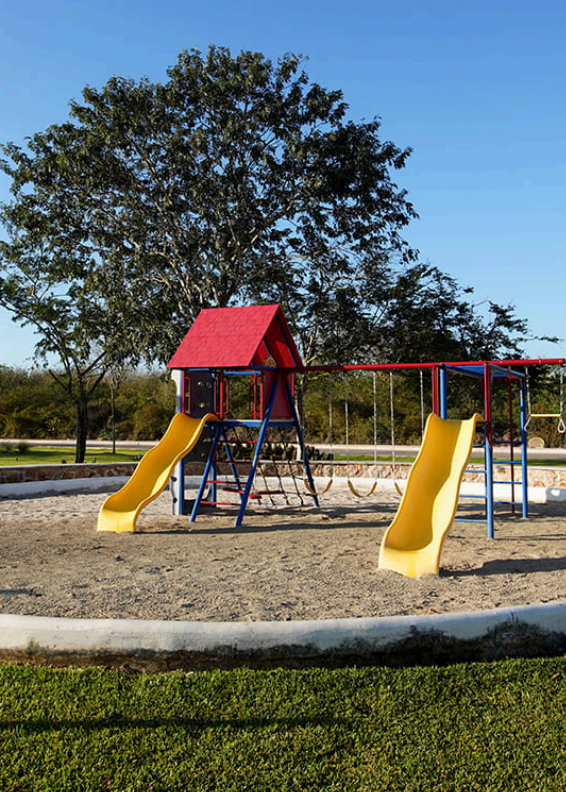 8 de 9: Área de Juegos Infantiles