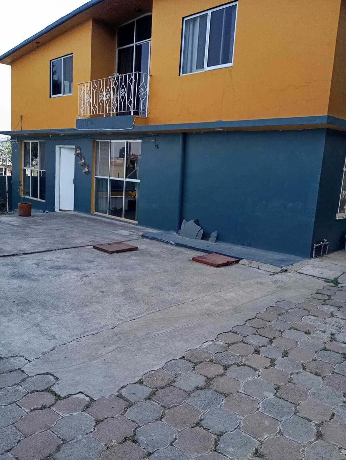 1 de 16: Entrada principal a la planta baja