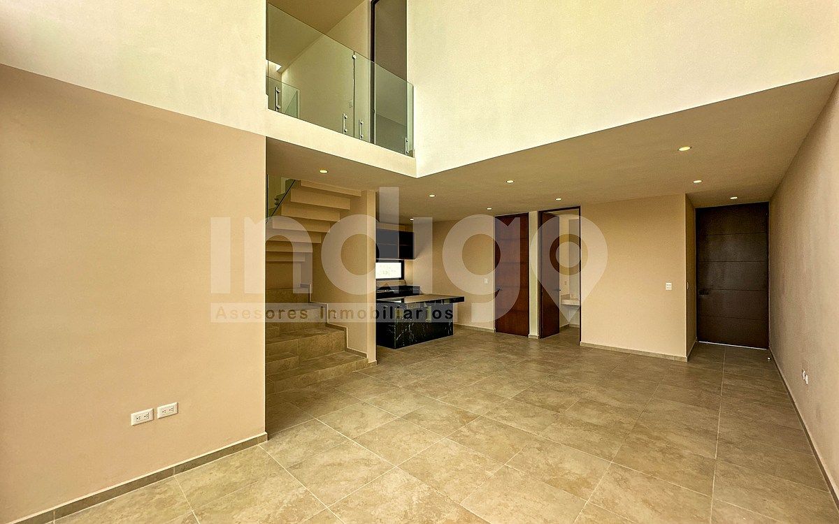 7 de 39: Sala con Techos a Doble Altura