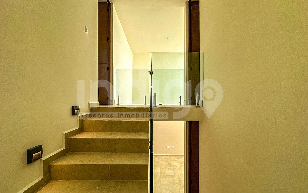 23 de 39: Escalera Planta Alta