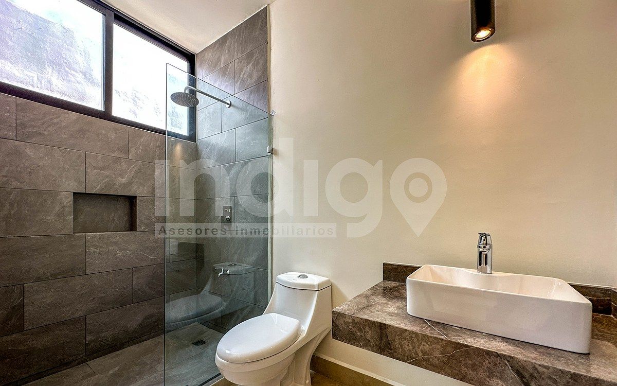 35 de 39: Baño Recámara Secundaria en Planta Alta