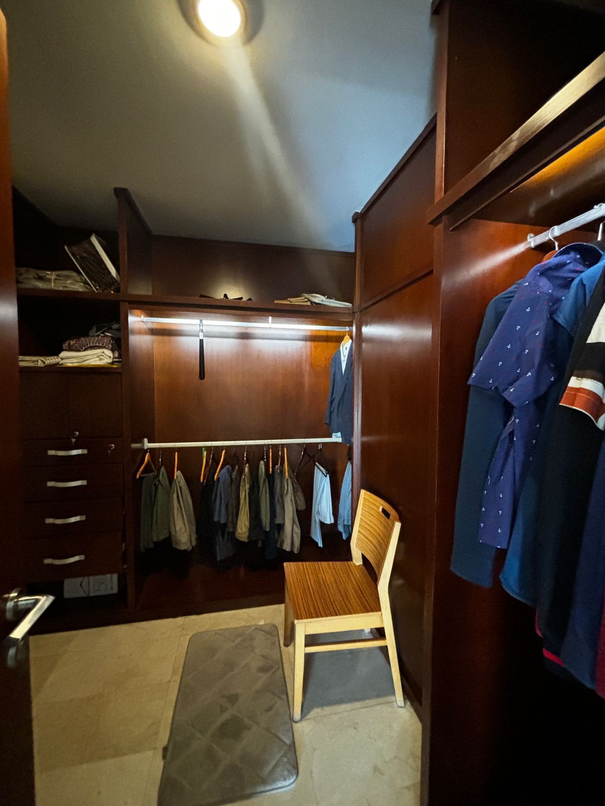 9 de 42: Closet, Habitación Principal