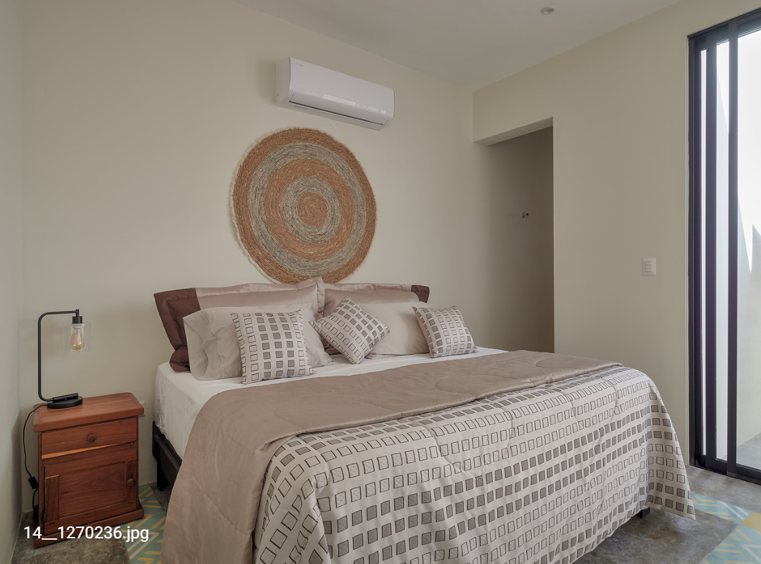 2 of 11: Habitación principal.