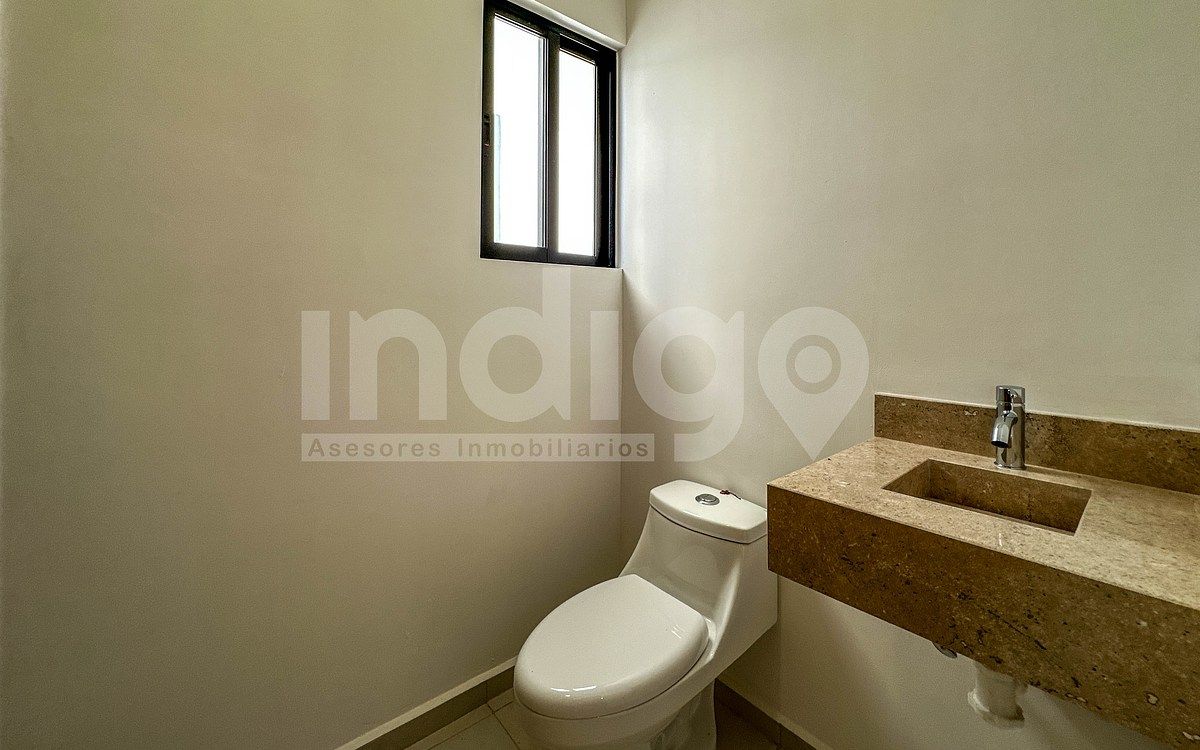 36 de 48: Baño de Servicio