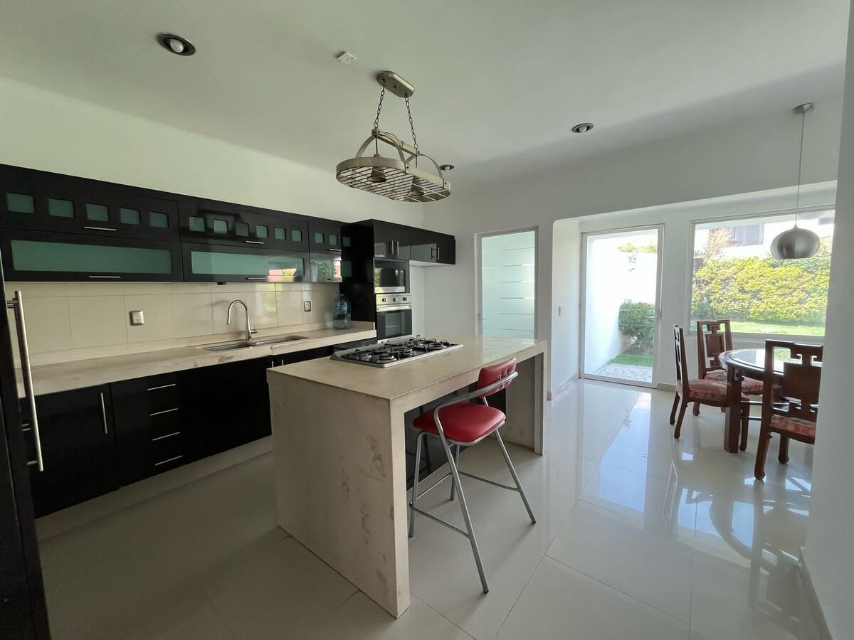 7 de 27: COCINA EQUIPADA