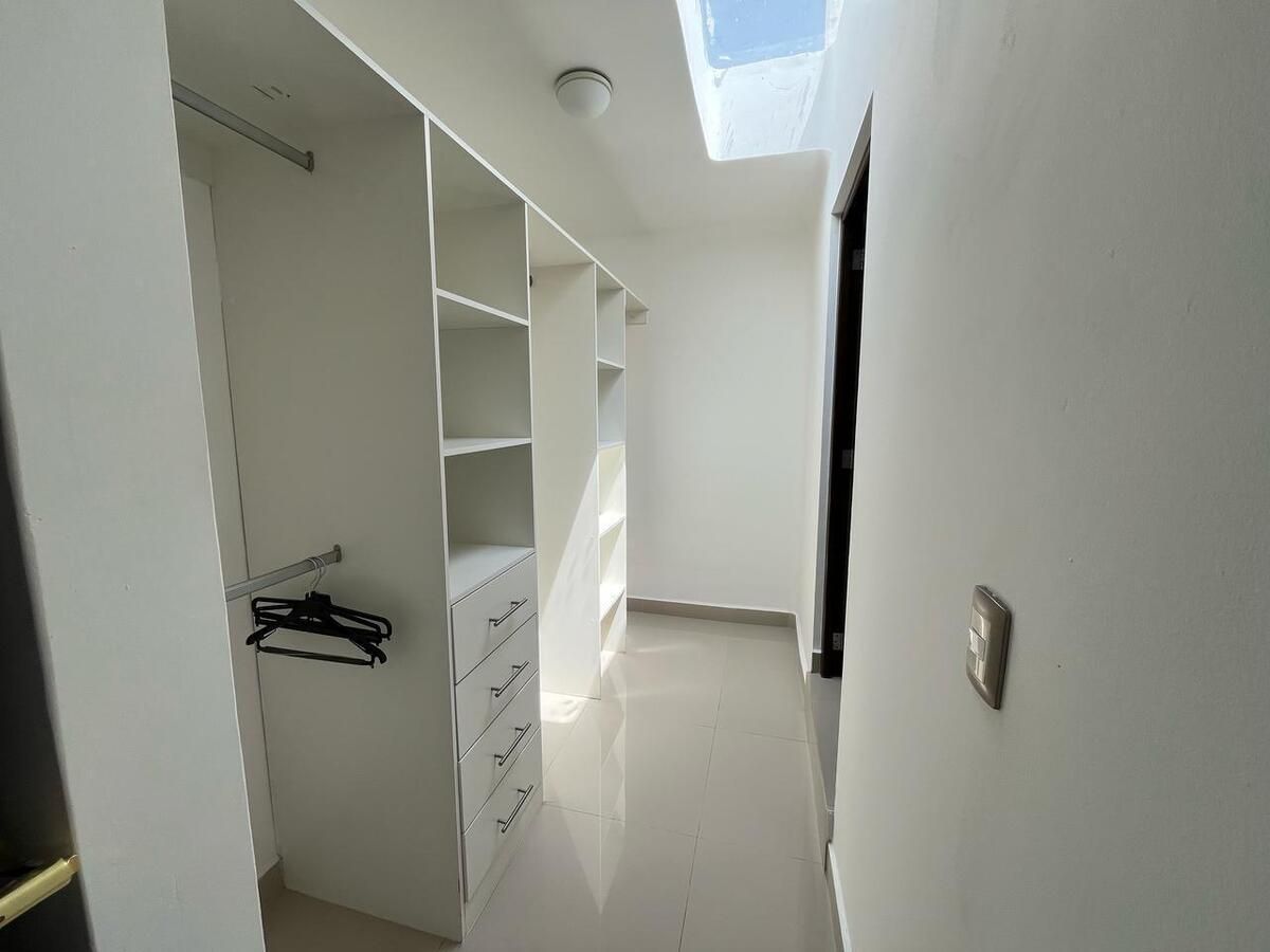 20 de 27: VESTIDOR