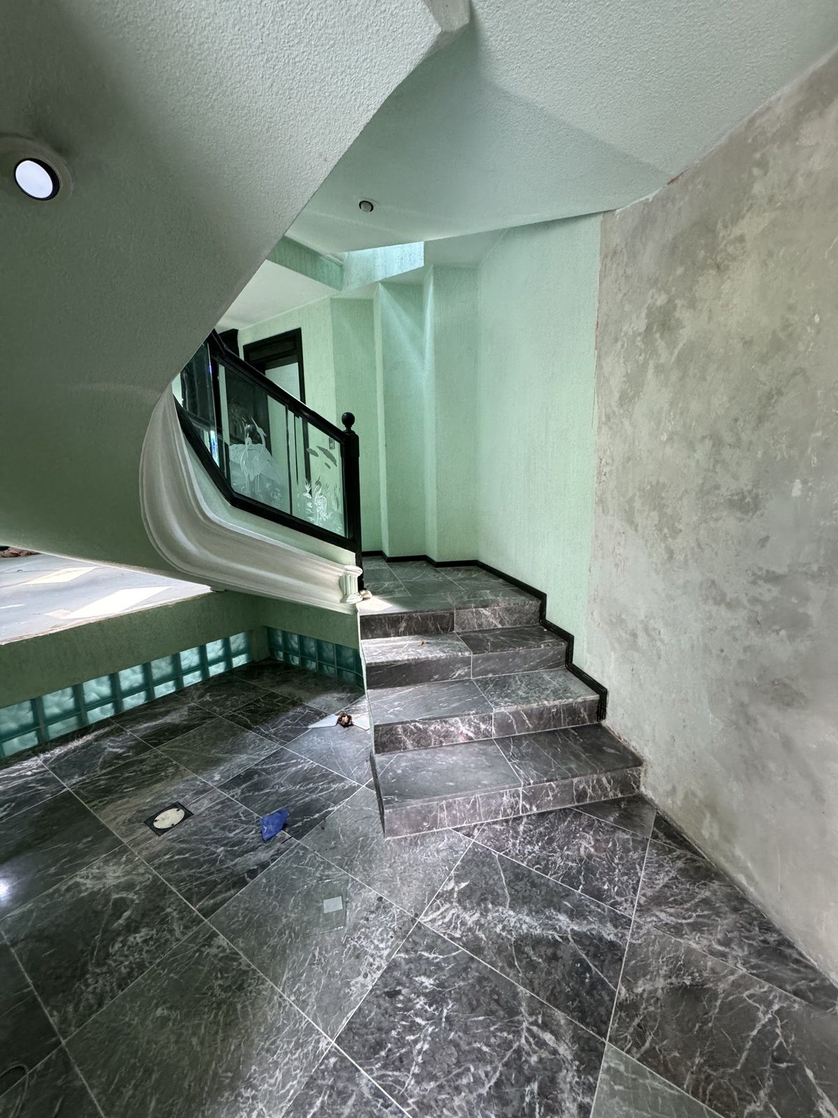 8 de 47: Hall con piso de mármol gris Tepiaca de Puebla