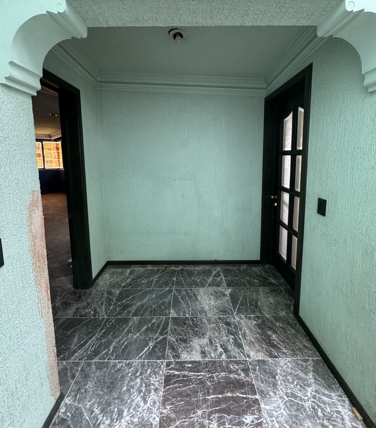 22 de 47: Arco corona hall de acceso a recamaras secundarias