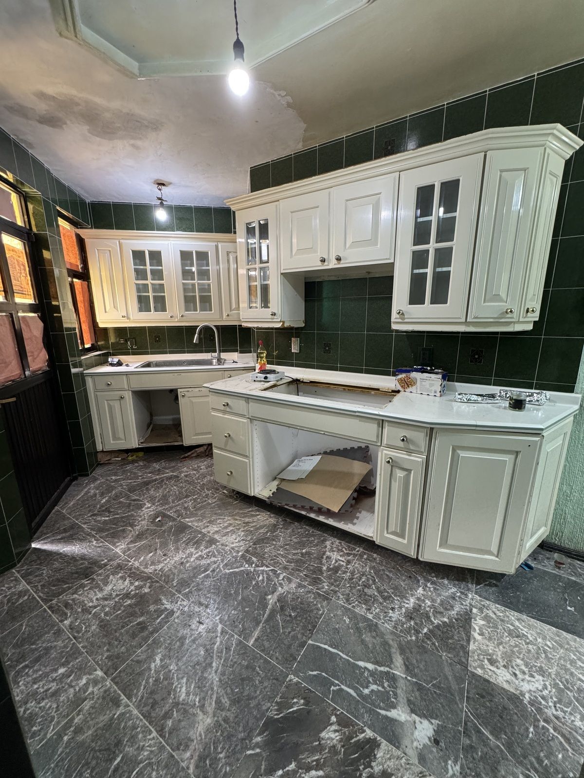 18 de 47: Fina Cocina, cambiar planchas y equipos con salida cochera