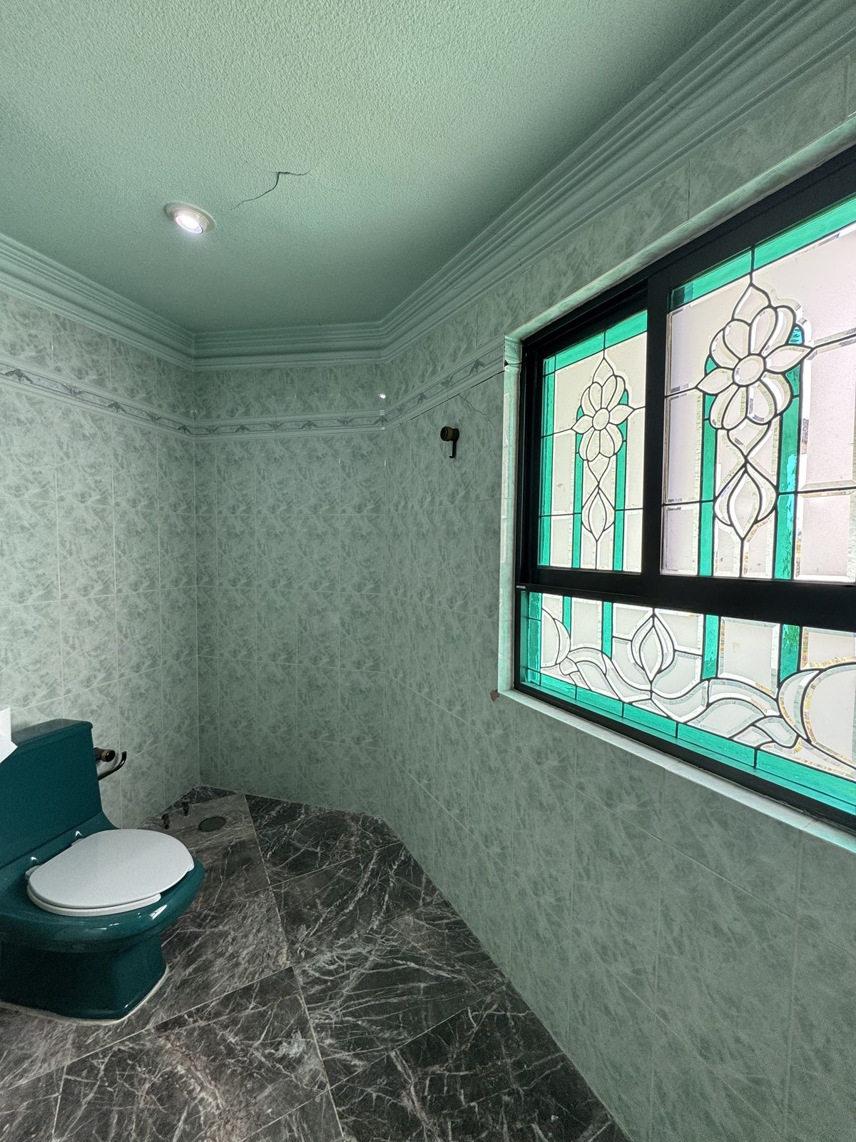 36 de 47: Ventana corrediza con Emplomado artesanal impecable