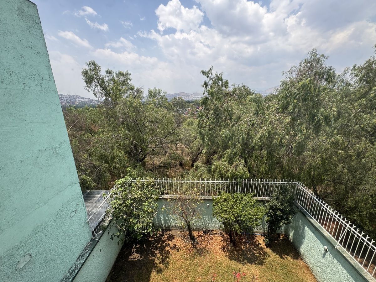 33 de 47: La casa esta entre el Hípico hacienda y el parque de Lomas