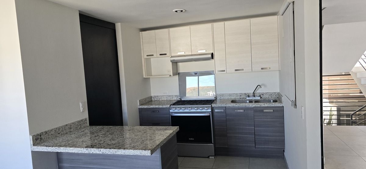 3 de 12: COCINA EQUIPADA
