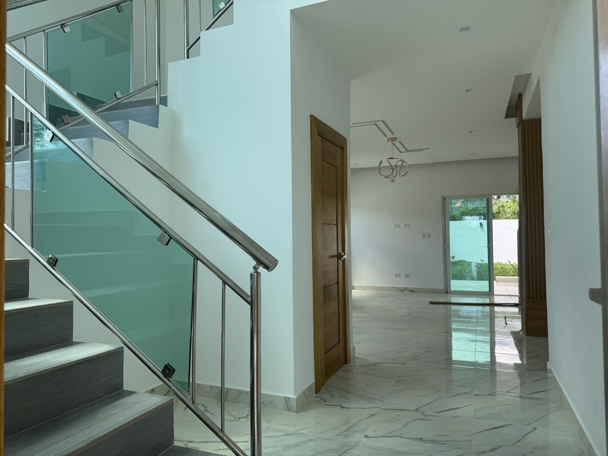 8 of 35: Entrance/foyer