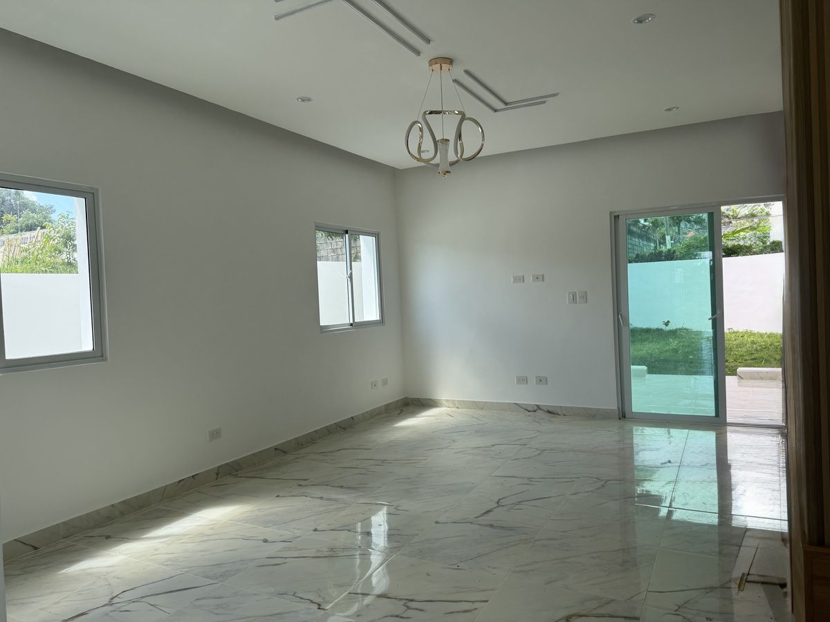 6 of 35: Living/dining