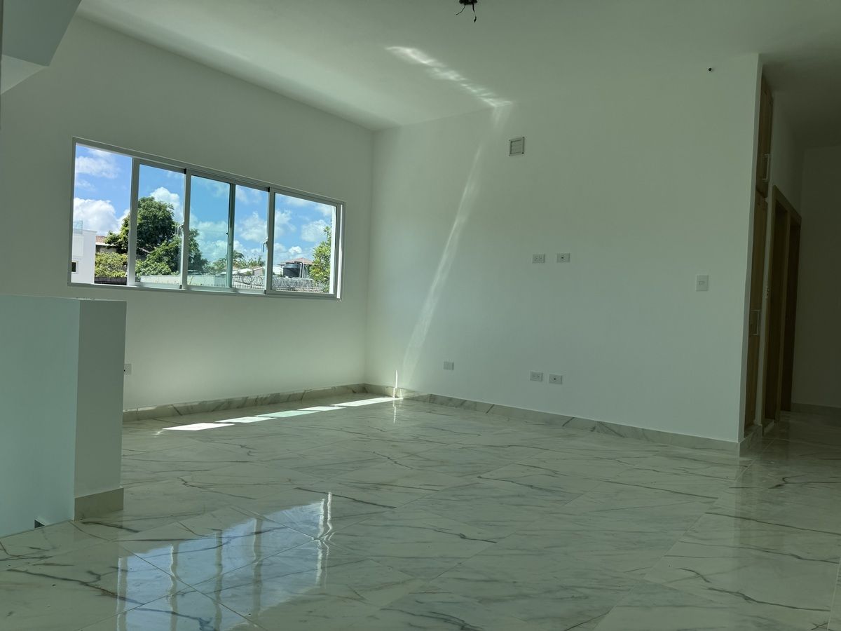 18 of 35: Master’s bedroom