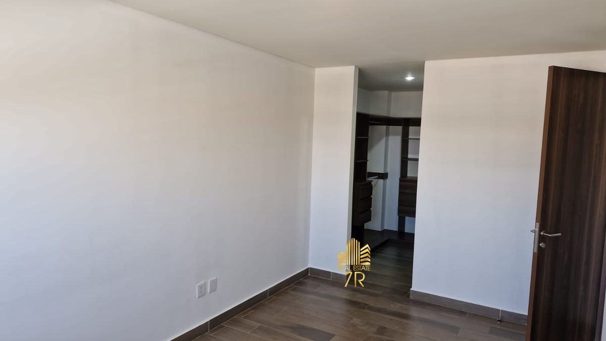 9 of 27: Recámara principal