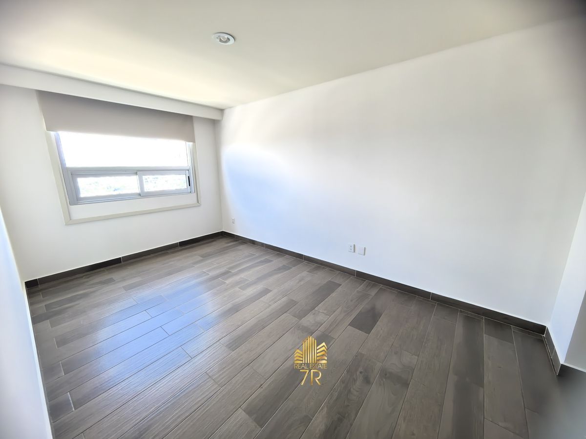 8 of 27: Recámara principal