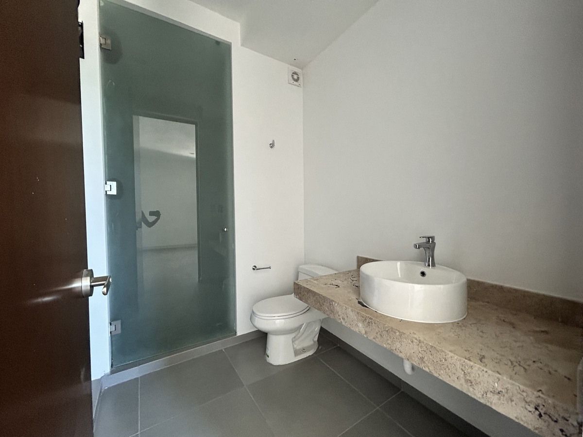 6 of 9: baño